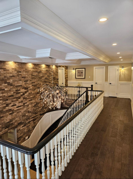 An image of a ceiling with crown moulding